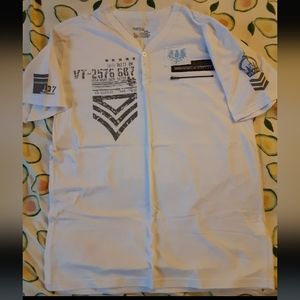 MENS VERTICAL SPORT BUTTON V-NECK SIZE LARGE